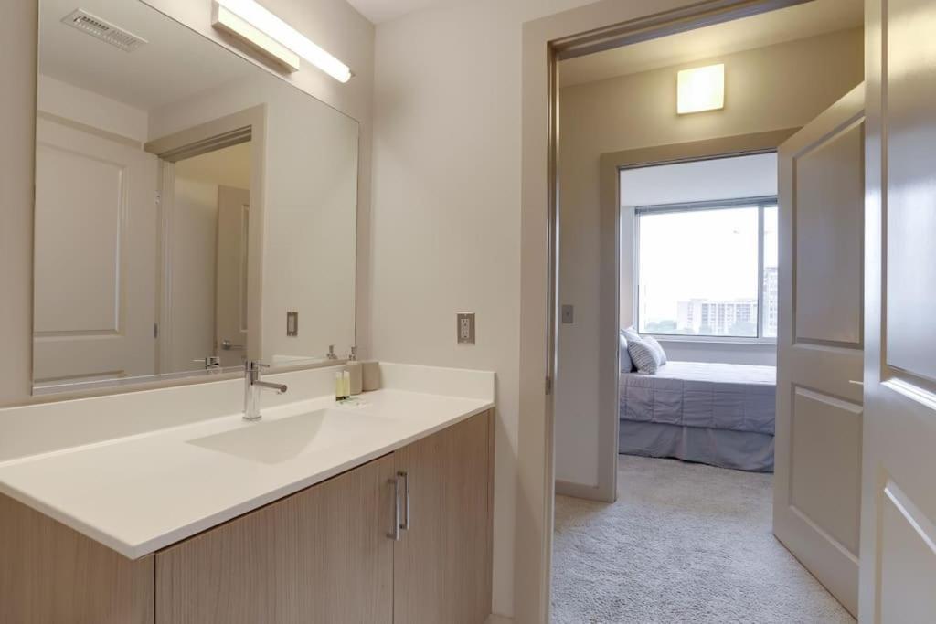 Wonderful 2Br Apartment At Crystal City Arlington Eksteriør billede